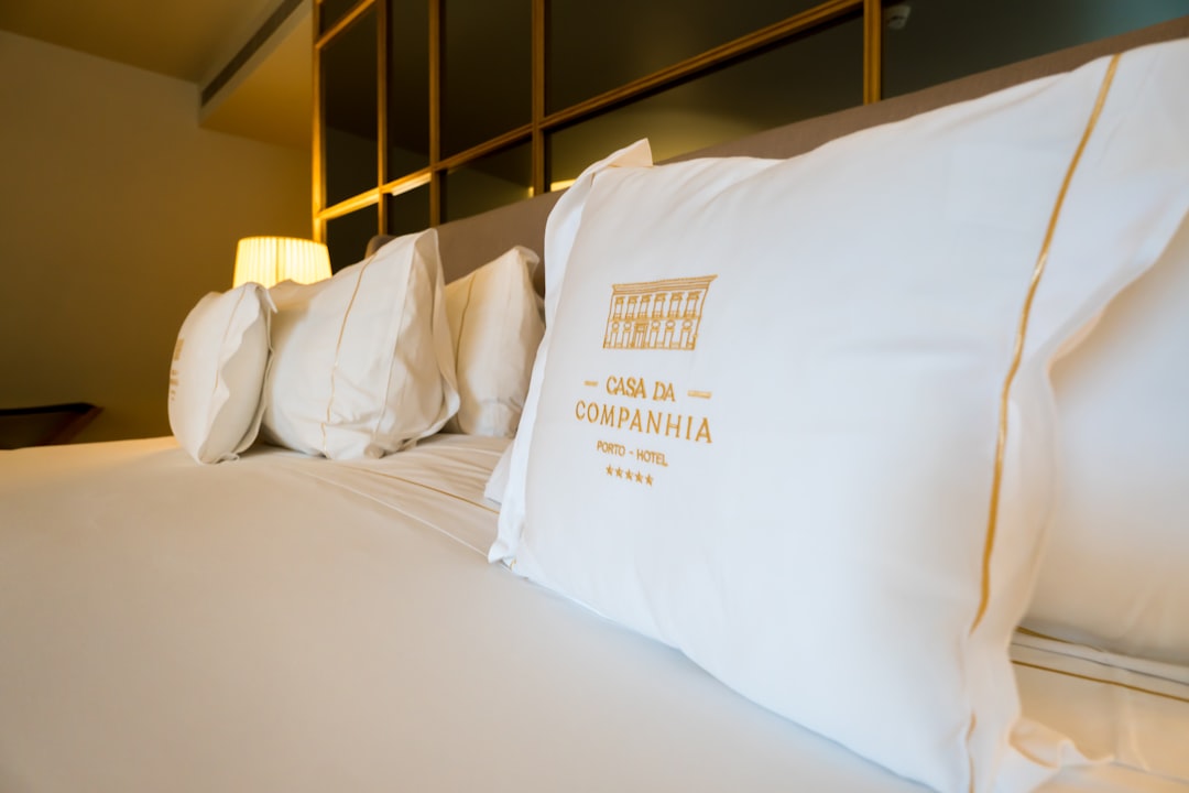 white-pillows-on-a-neatly-made-bed-fcbjhagjqgo